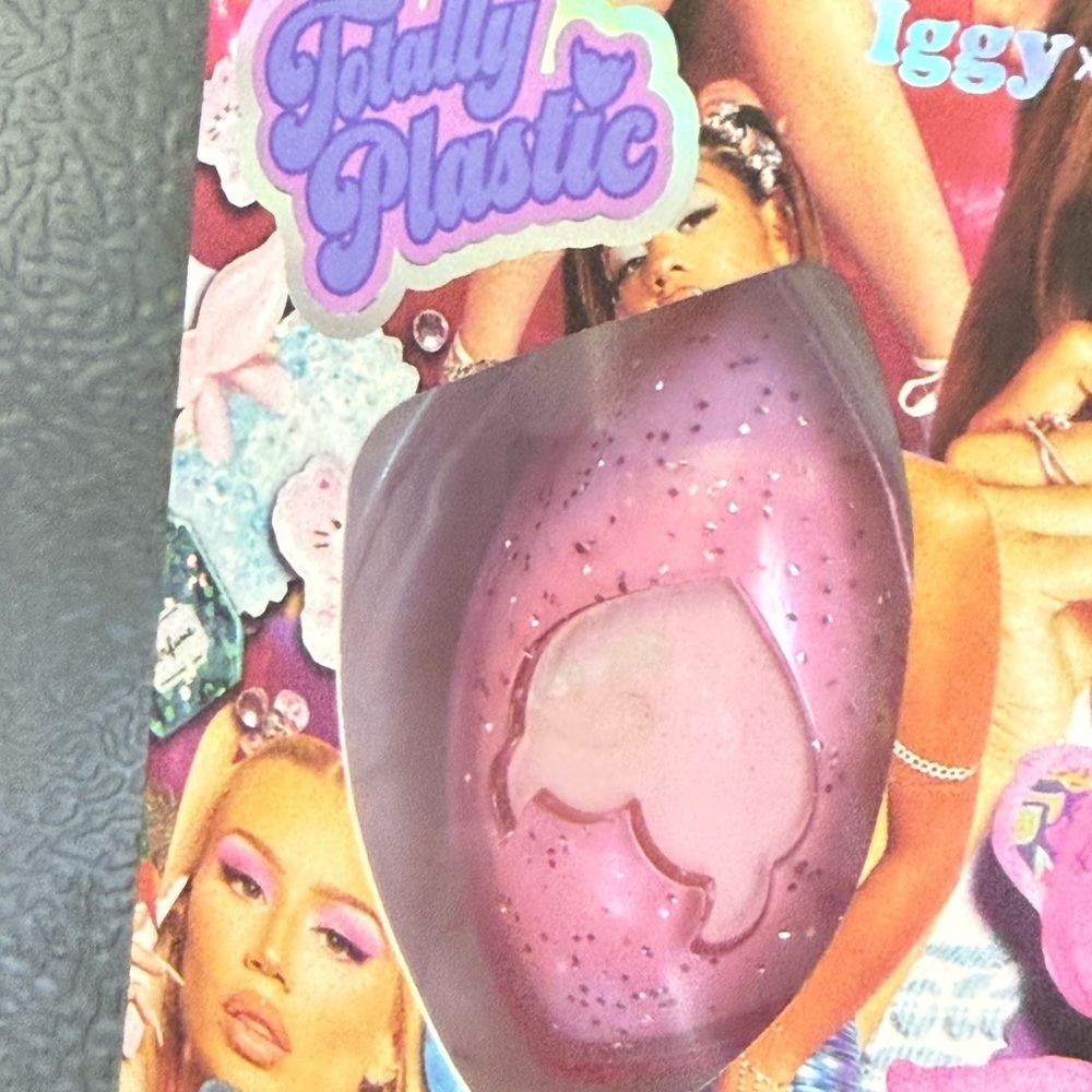 Iggy x BH Cosmetics “Stay Pressed” Beauty Makeup Blender Sponge w/ Travel Case - Picture 3 of 4